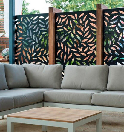 Celosía Metálica Decorativa para Áreas Sociales en Tuxtla Panel de acero con corte plasma tipo follaje, ideal para crear privacidad en terrazas y patios con un toque moderno y elegante.